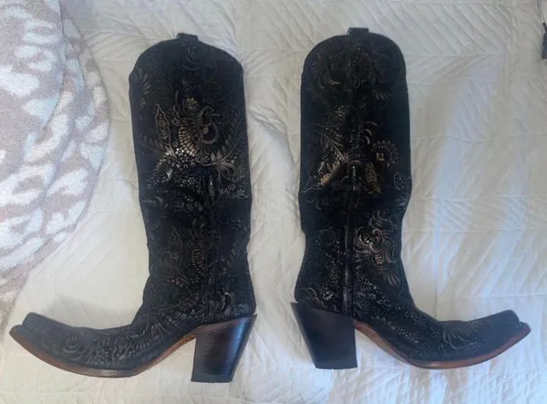 Corral women’s gold stamped floral black suede snip toe cowboy boot size 8.5 - Image 2
