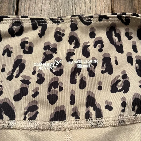 Old Navy Active Elevate Cropped Leggings Sz L Cheetah  🐆 print EUC - Image 4