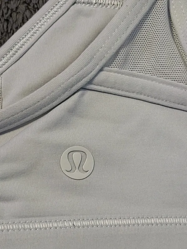 Lululemon sports bra size 4 - Image 4