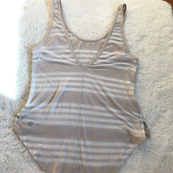 Lululemon tank top size 4 - Image 5