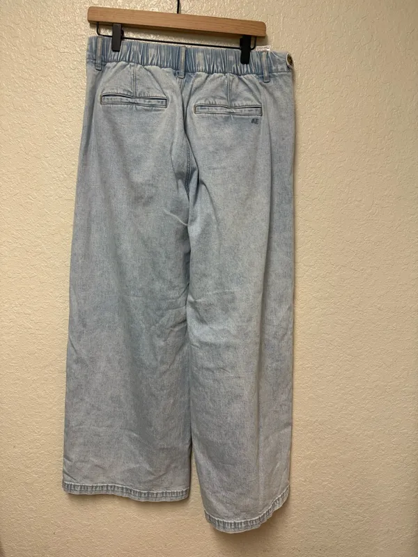AMERICAN EAGLE Wide Leg Light Wash Jeans - Image 4