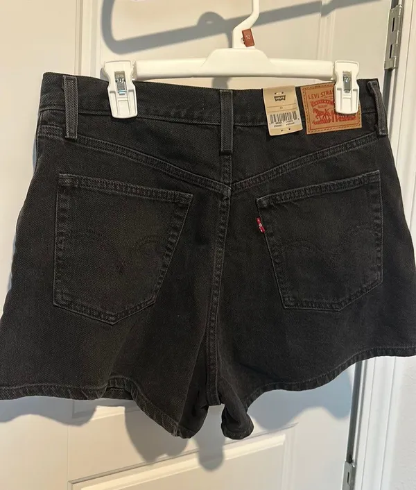 Levi’s Vintage High-Waisted Denim Mom Shorts - Image 2