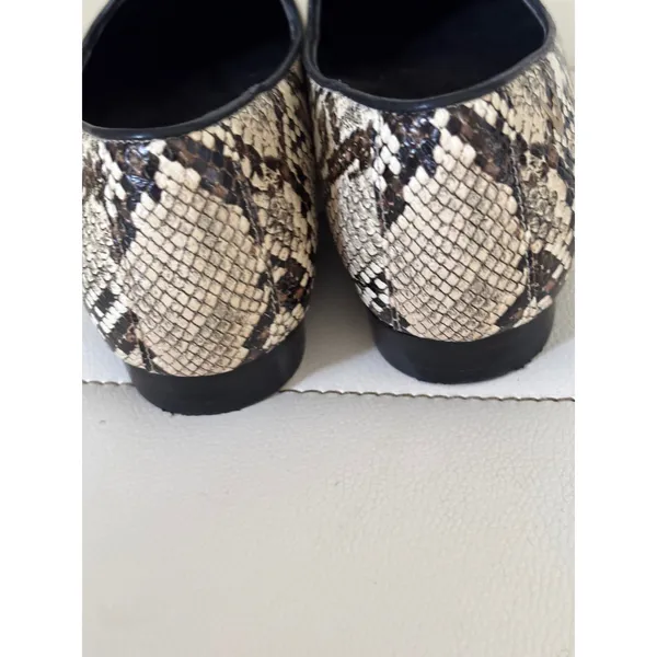 Vionic Willa Snakeskin Loafers Women 5 Smoking Slipper Almond Toe Tan Black Flat - Image 3