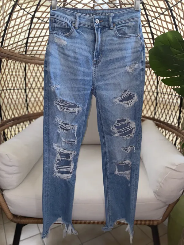 American Eagle Outfitters women’s heavy distressed ripped mom jean size - Image 3