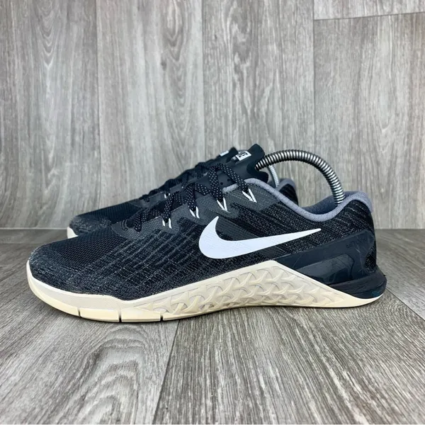 womens black white Nike Metcon 3 gym training Athletic shoes size 9 - Image 4