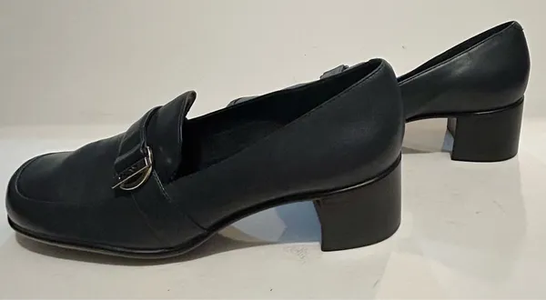 A2 Aerosoles Two Knows Leather Slide On 2” Heel Loafer/Pumps Size 9B - Image 3