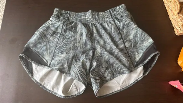 Lululemon Hotty Hot Shorts 2.5" - Image 3