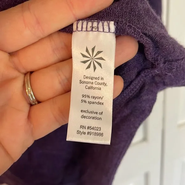 Athleta purple scoop neck cross back blouse small - Image 4