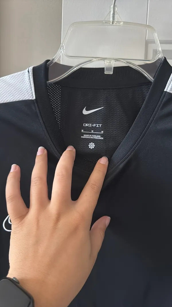 Women’s Nike Dri-Fit shirt - Image 4