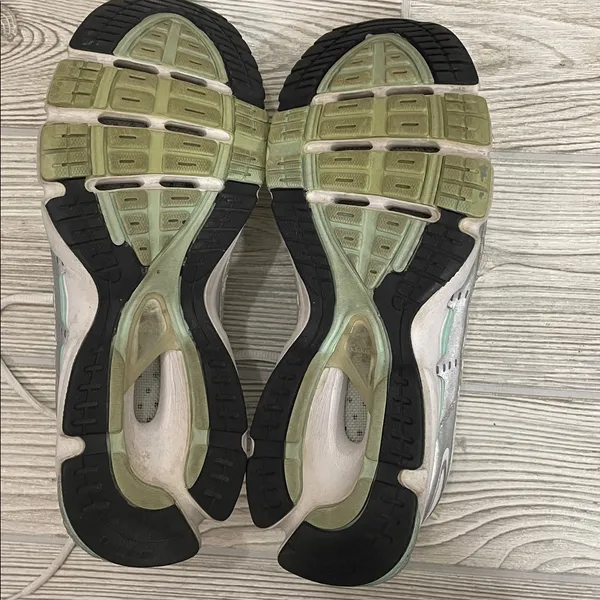 Adidas Women's White and Mint Sneakers - Image 6