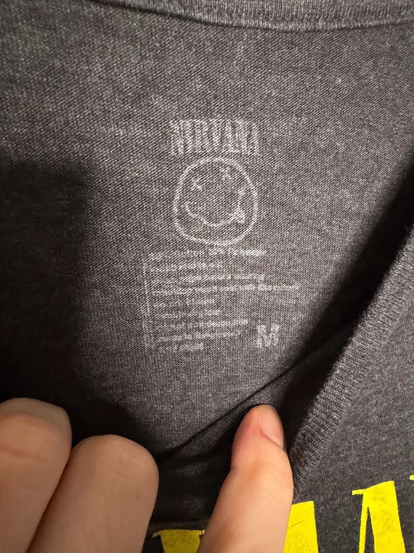 Nirvana T-Shirt Size M Dark Gray Smiley Face Graphic Rock Grunge - Image 4