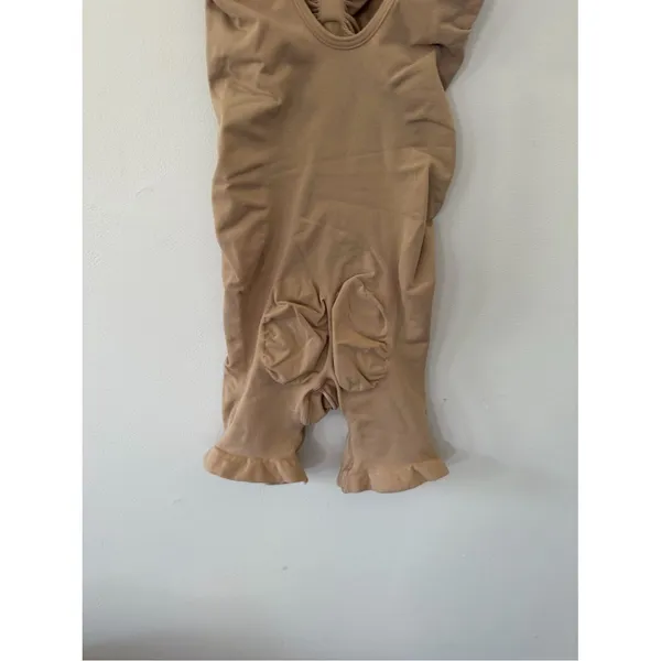 SKIMS sand Sculpting Bodysuit with Built-In Cups - Image 4