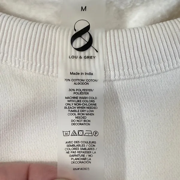 Lou & Grey Signature Soft Ski Resort Sweatshirt Cream Graphic Apres Ski NWOT Med - Image 4