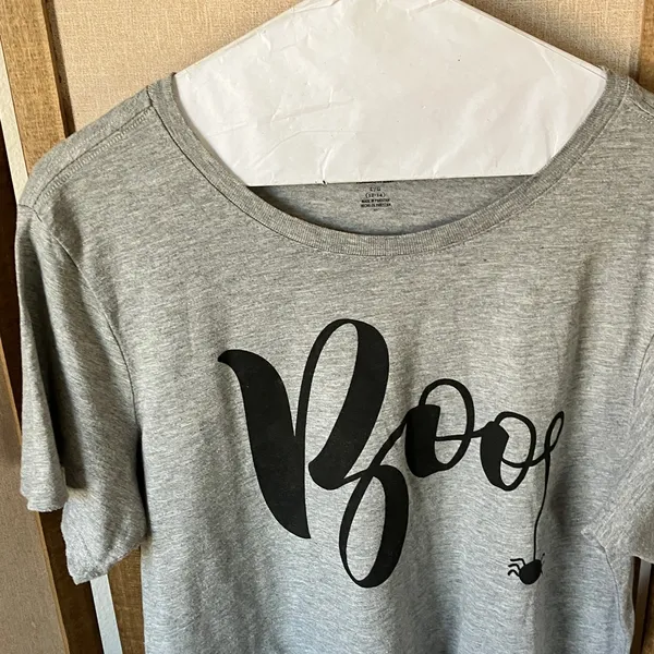 Gray Celebrate Halloween boo tee large - Image 5