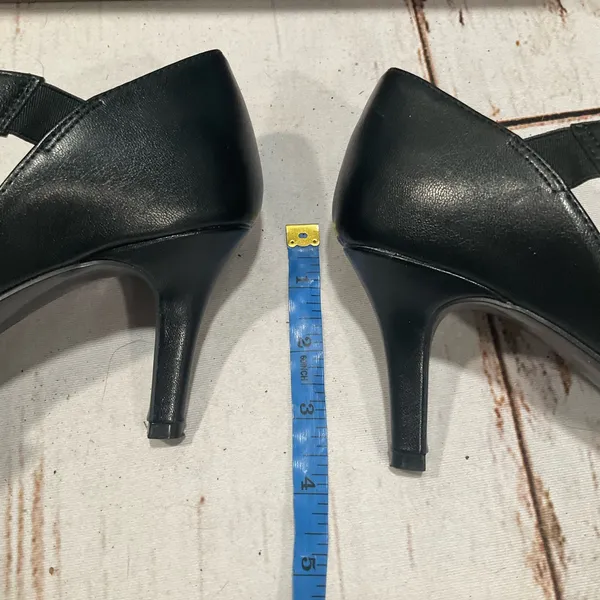 LIFE STRIDE SOFT SYSTEM SUKI BLACK CROSS‎ STRAP PUMPS - Image 5