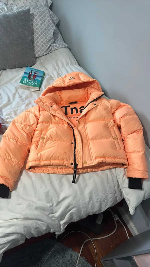 Aritzia TNA Super Puff Jacket - Image 3