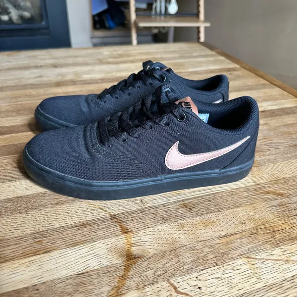 Nike SB Sneakers black with rose gold accents women’s size 7 - Image 3