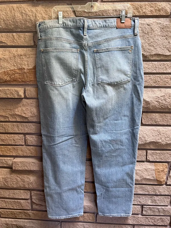 Madewell Classic Straight Jeans in Meadowland Wash 31 - Image 4