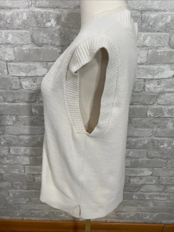 Abercrombie & Fitch White Soft Knit Sweater Vest - Image 2