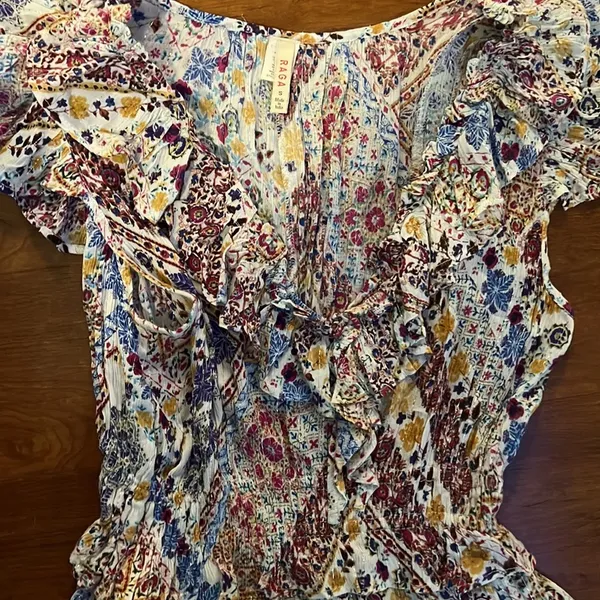 Raga Gorgeous dress with beautiful fit and subtle glitter throughout - Image 4