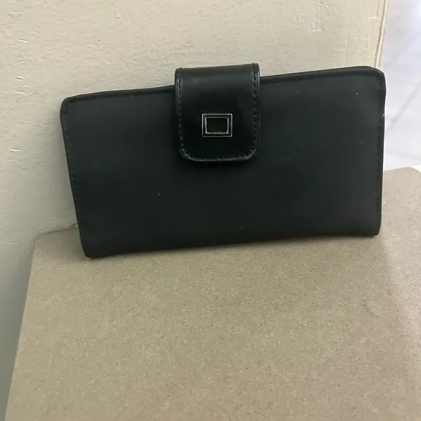 Wallet Elegant Black Wallet with Silver Clasp Great shape!! - Image 7