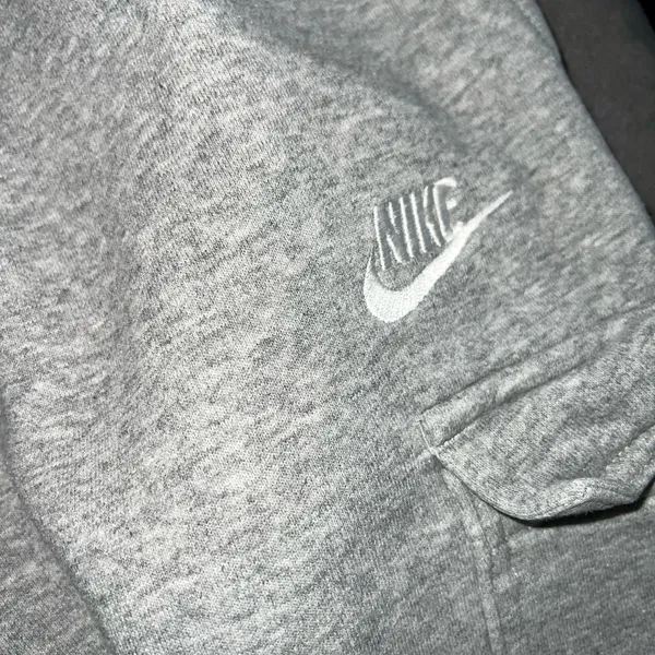 Nike Sportswear Club Fleece Cargo Jogger Sweatpants in Gray Size Medium - Image 15