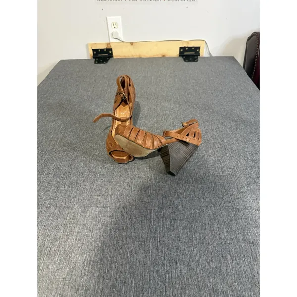 Lucky Brand Women's Brown Leather Peep Toe Wedge Heel Ankle Strap Buckle 6.5M - Image 3