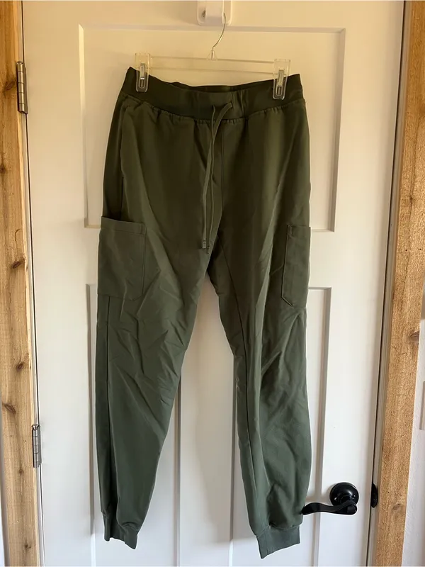 Mandala Women's Olive Green V-Neck Scrub Top & Jogger Pants - Image 5