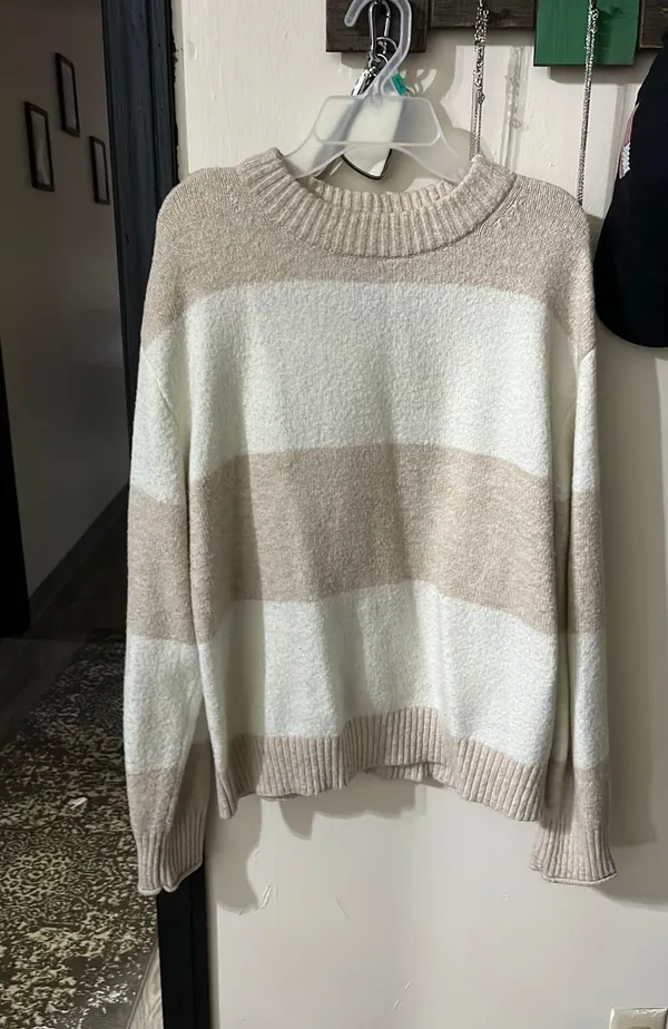 American Eagle Outfitters Sweater - Image 2