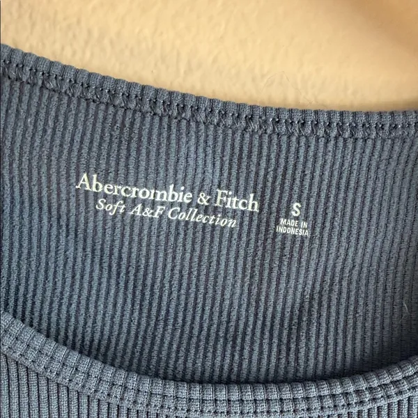 Abercrombie & Fitch Navy Ribbed Crop Top - Image 2