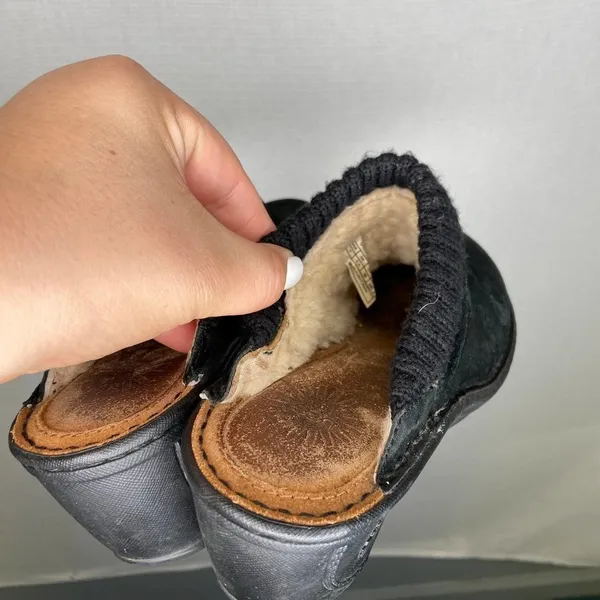 UGG Australia Size 7 Clogs Black Suede Knit‎ Collar Wedge Comfort Shoes - Image 4