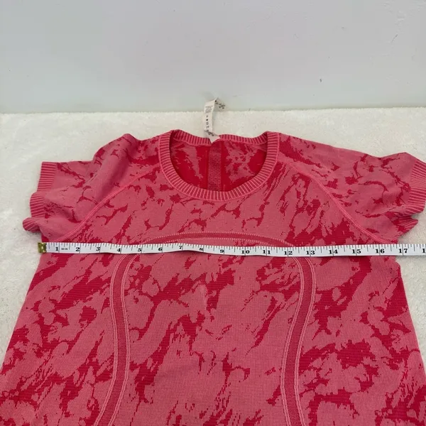 Lululemon Swiftly Tech Short Sleeve Crew Heathered Bon Bon size 8 - Image 7