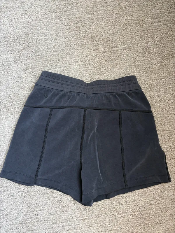 Lululemon Softstreme Shorts 4" - Image 2