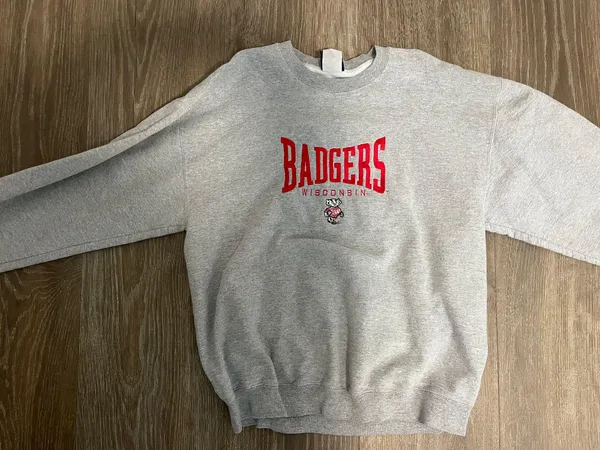 Vintage looking embroidered wisconsin crewneck - Image 2