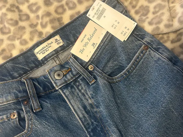 Abercrombie High-Rise Jeans 90s - Image 2