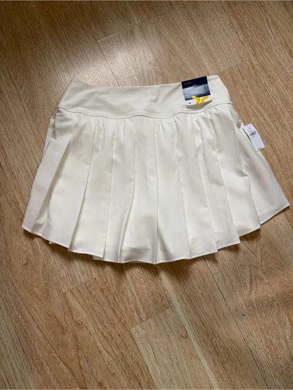 Old Navy Women’s White High-Waisted StretchTech Pleated Skort Size Medium - Image 2