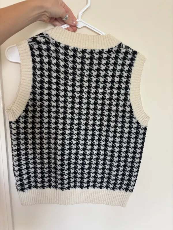 V-Neck Sweater Vest in Black & Cream - Image 2