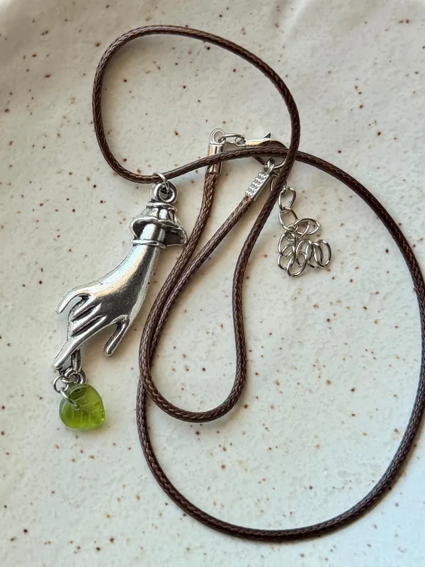 Handmade vintage antique goth style hand leaf necklace 🙏🌿 - Image 4