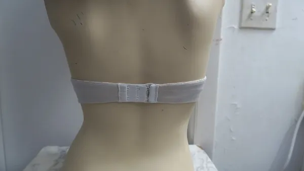 Victoria's Secret padded strapless bra plain simple basic in cream size 32A. - Image 5