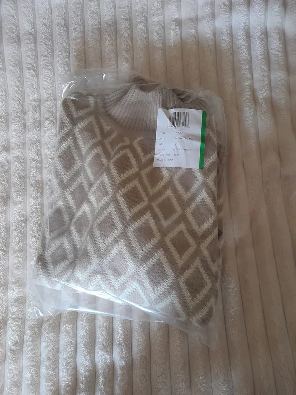 Vince Camuto Oxford Tan Diamond Turtleneck Sweater - Image 8