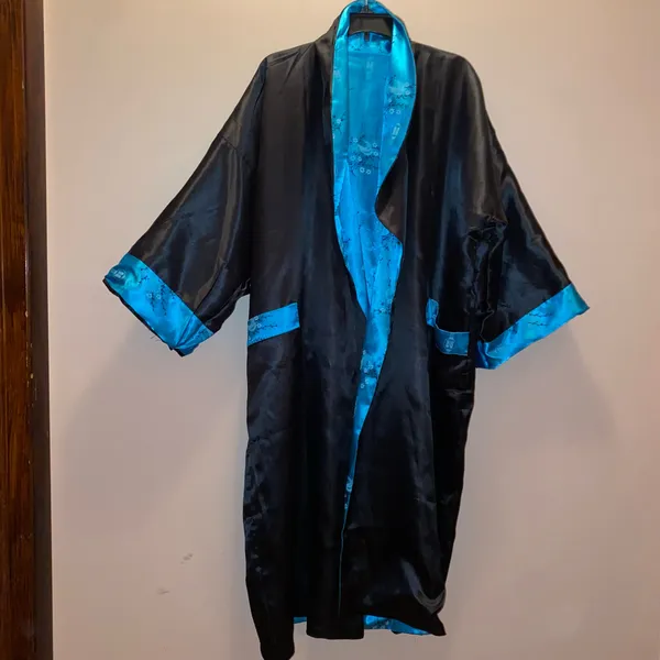 🩵🖤 Reversible Oriental Embroidered Floral Dragon Kimono 🖤🩵 - Image 7