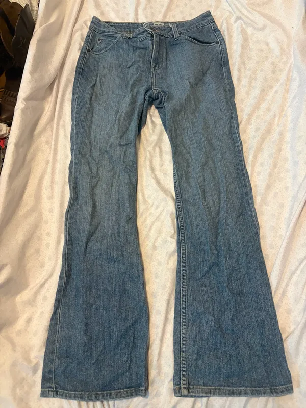 levi signature mid rise bootcut jeans - Image 2