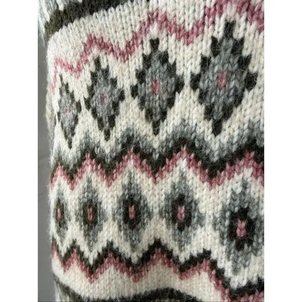NWOT Herizon Patterned V - Image 5