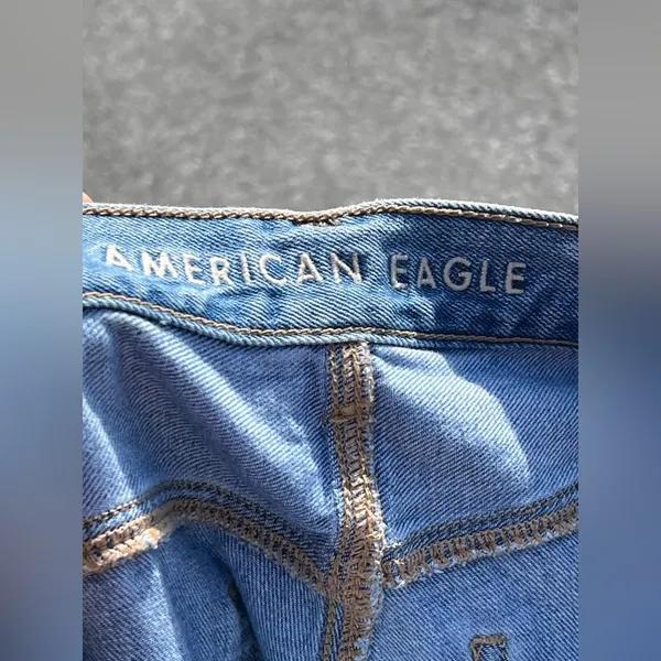 American Eagle 🦅 Distressed MOM Jeans - Image 8