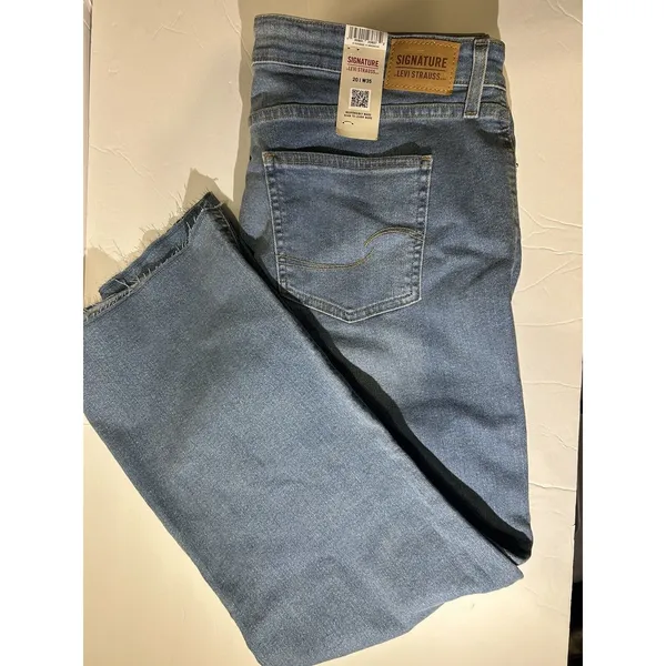 NEW W/tags Signature by Levi Strauss & Co. Women's Crop Flare Zip Fly Size 20 - Image 9