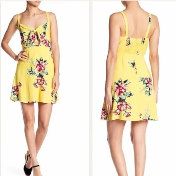 𝅺YELLOW Floral Print V - Image 2