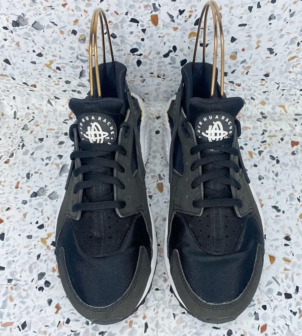 Nike Huarache Black Sneakers 7.5 - Image 2