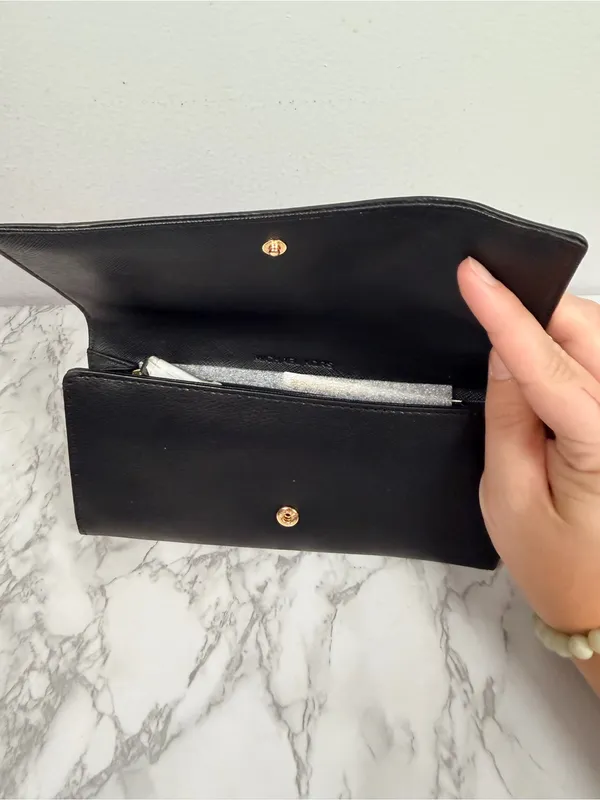 New Michael kors black gold large carryall leather wallet - Image 2