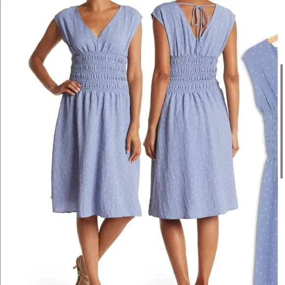 Blue & White Floral Print V Neck Cinched Short Sleeve Dress Size Medium NWT - Image 2