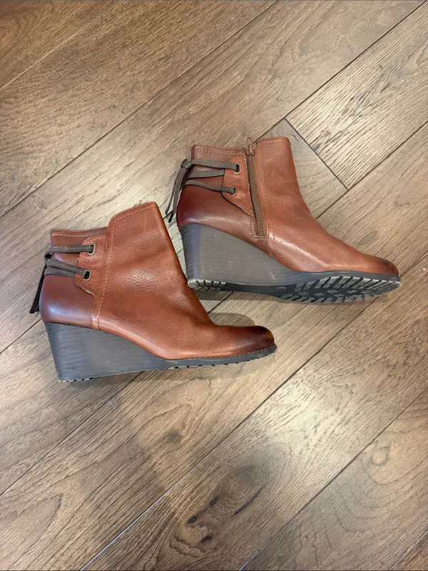 Cobb Hill By Rockport Shoes Lucinda Back Tie Ankle Booties Size 9 - C1-064 - Image 4